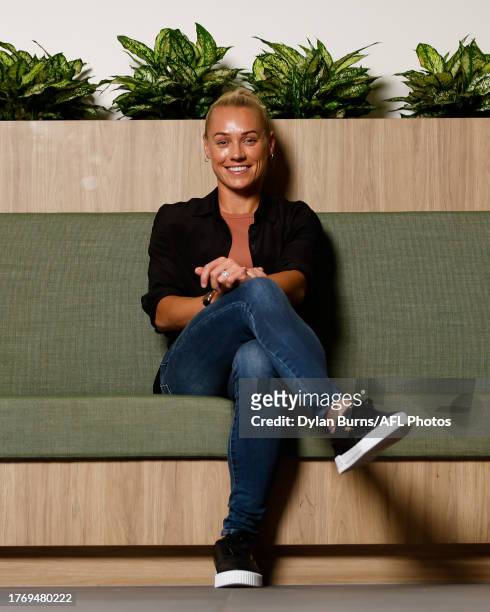 erin phillips feet 6