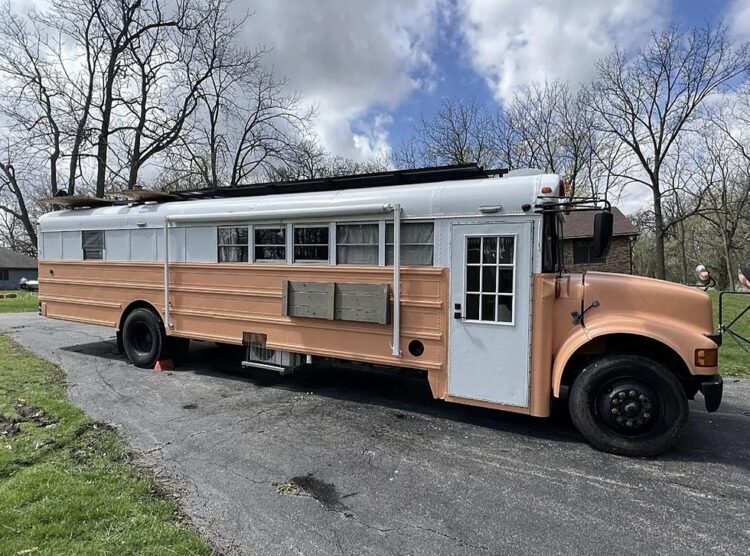 erixa bus skoolie feet 5