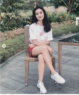 ersya aurelia siffrin feet 1