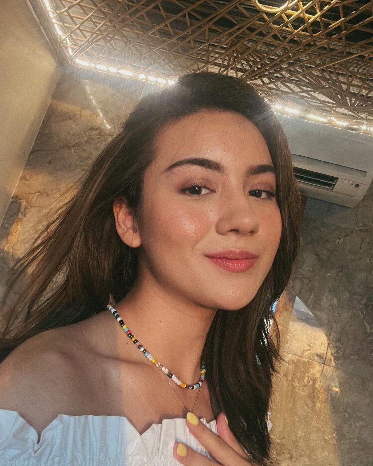 ersya aurelia siffrin feet 3