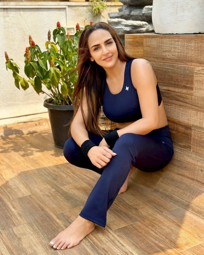 esha deol feet 2