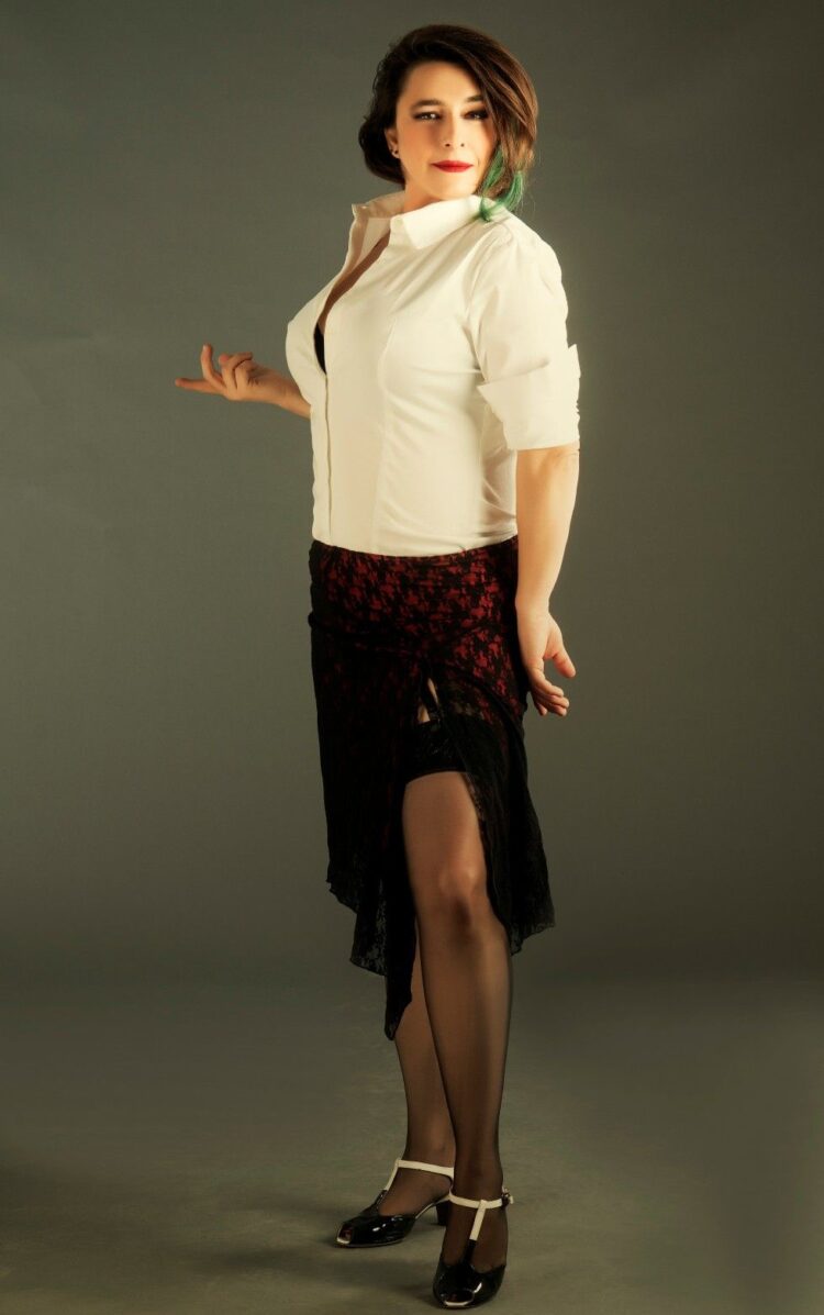 esra dermancioglu feet