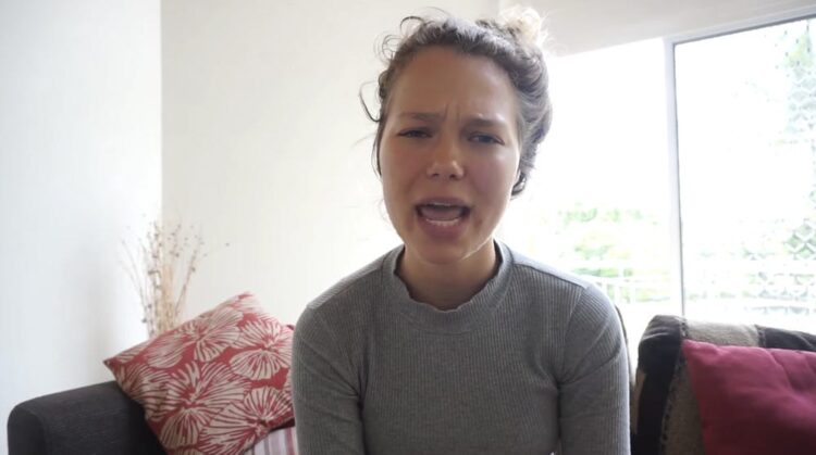 essena oneill feet 5