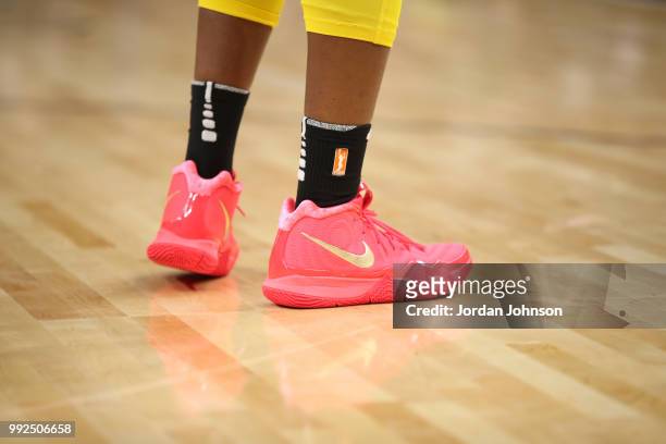 essence carson feet 3