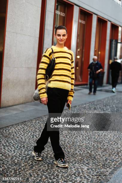 estella brons feet 4