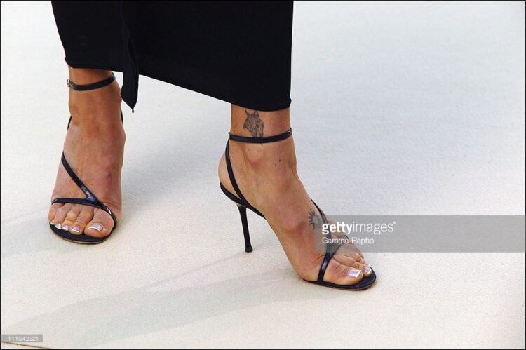 estelle lefebure feet