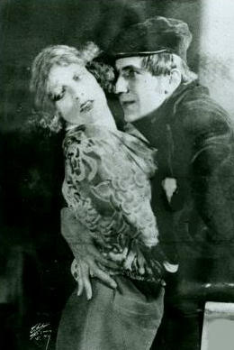 estelle winwood feet 6