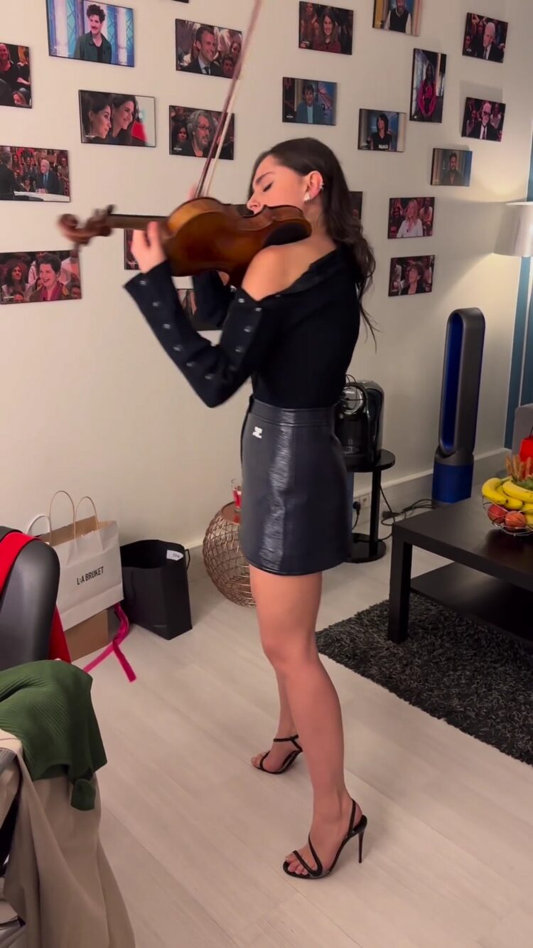 esther abrami feet 2