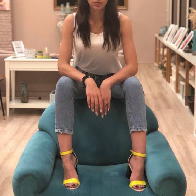 eva kaltsi feet
