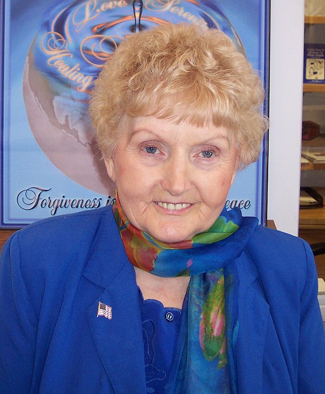eva mozes kor feet 2