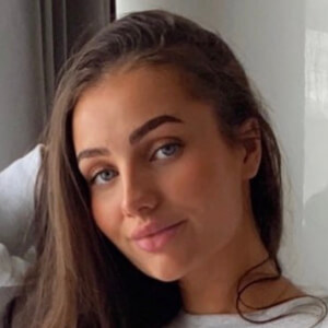 evangeline olualu feet 5