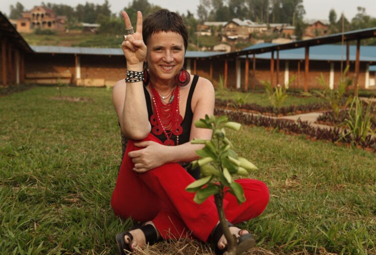 eve ensler feet 5 scaled