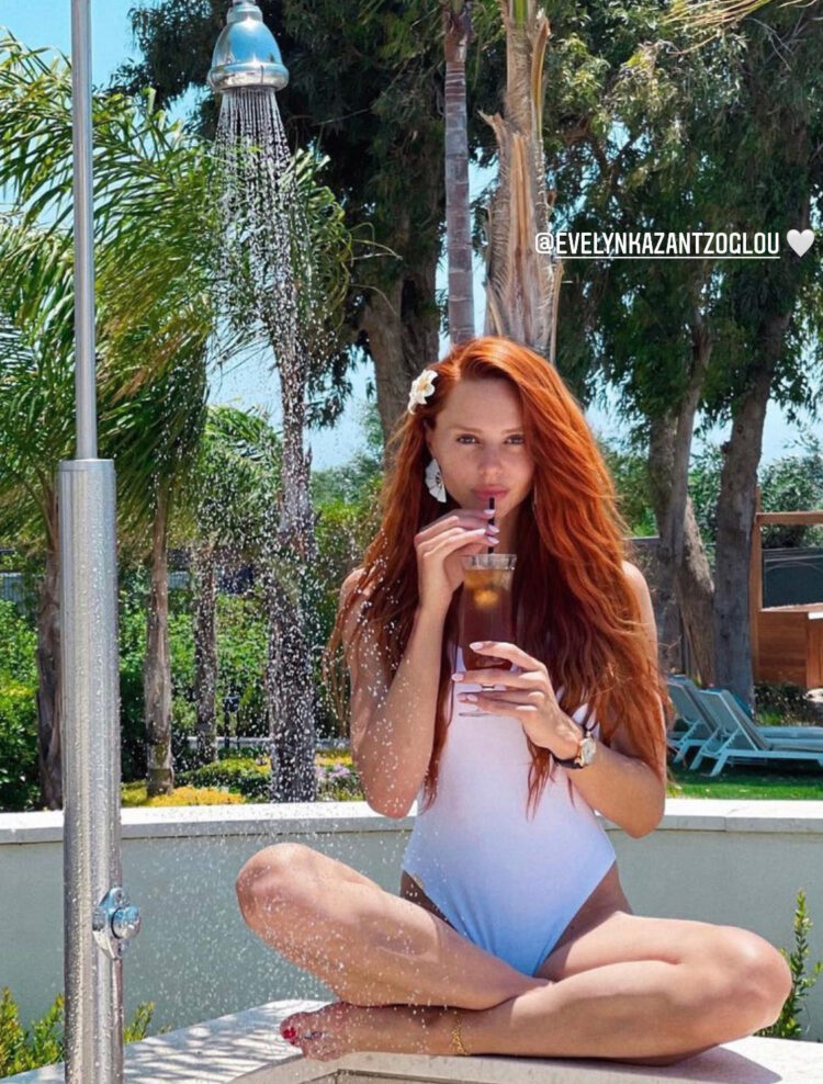 evelyn kazantzoglou feet