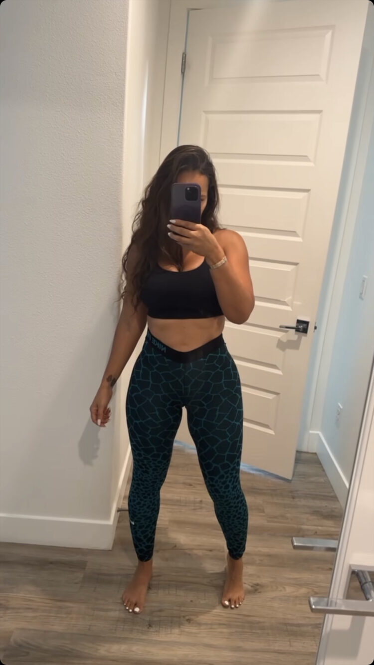 evelyn ramirez feet 5