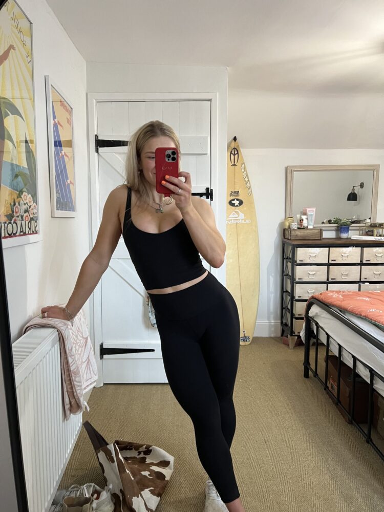 evie richards feet scaled