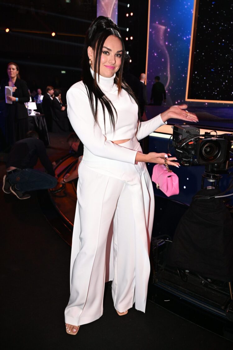 ewa farna feet 2 scaled