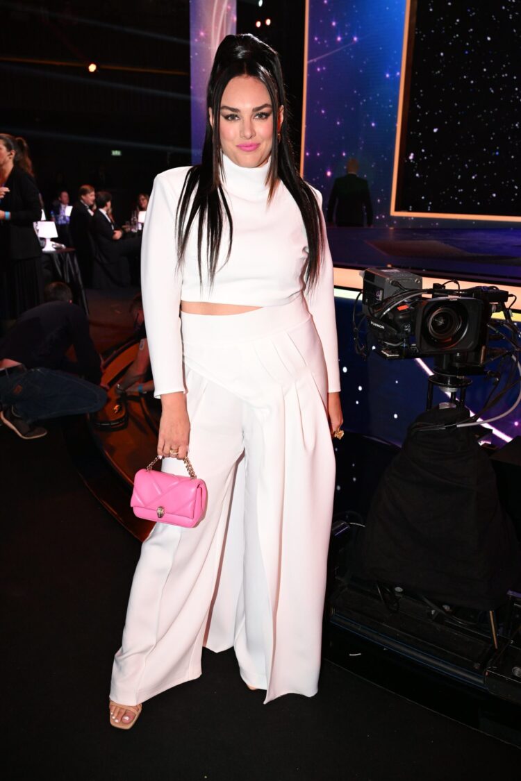 ewa farna feet 4 scaled