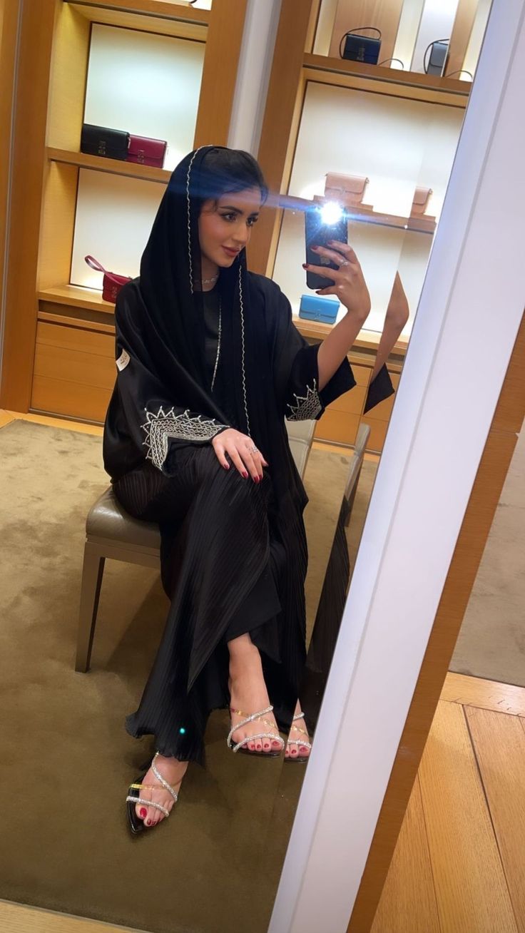 eya abaya feet 6