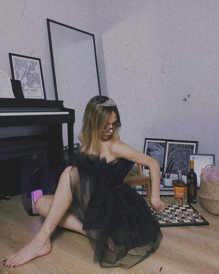 eylul adiguzel feet 2