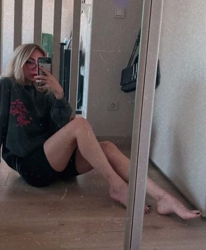 eylul adiguzel feet 6