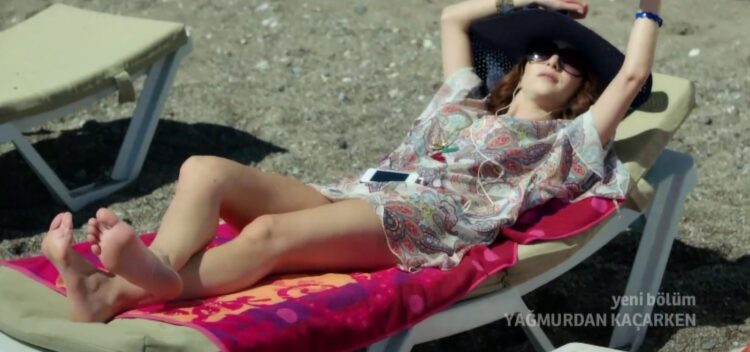 ezgi asaroglu feet 2