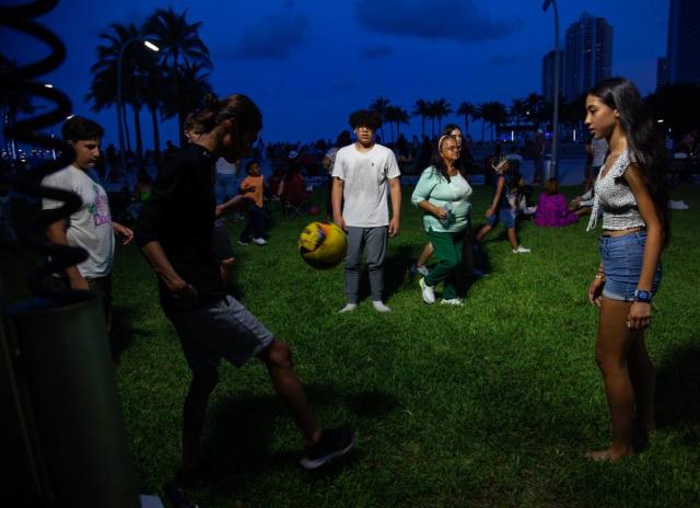 fabiola angulo feet 5