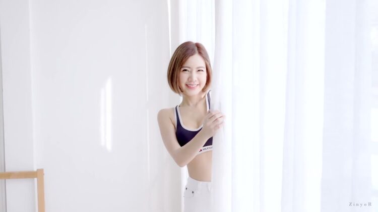 fah chatchaya suthisuwan feet 5