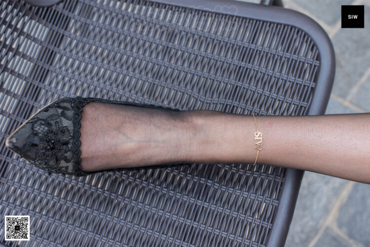 fang rong feet 3 scaled