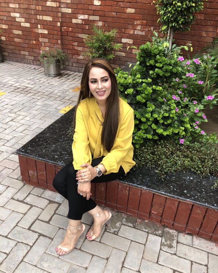 farah bahussain feet 1