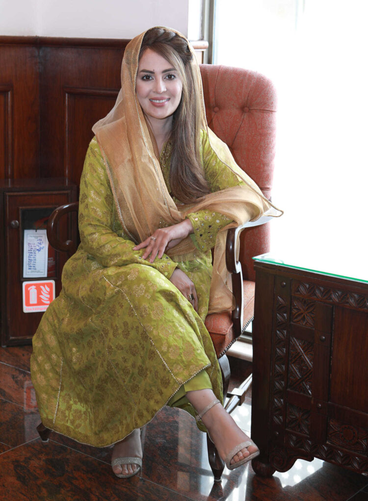 farah bahussain feet 5