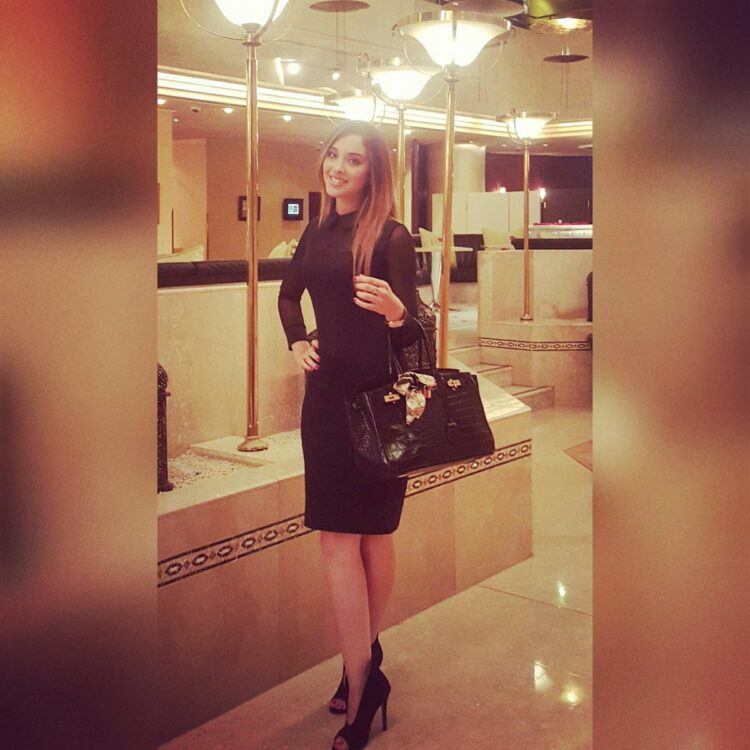 farida rguiba feet 6