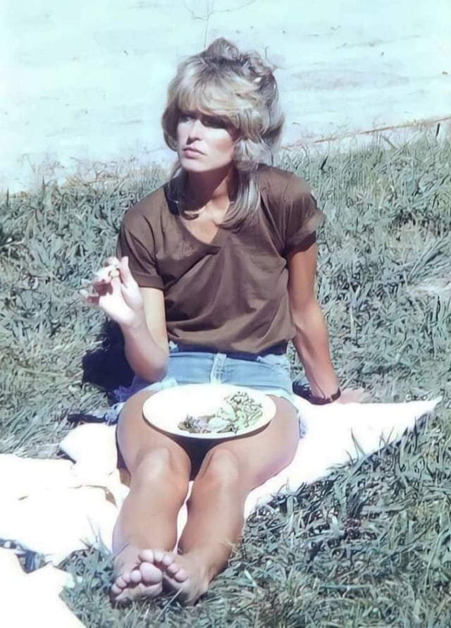 farrah fawcett feet 4
