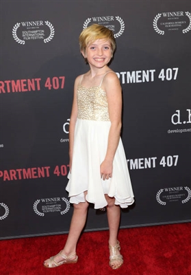 farrah mackenzie feet 6