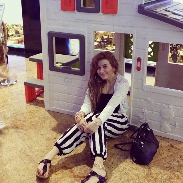 farrah yousef feet 1