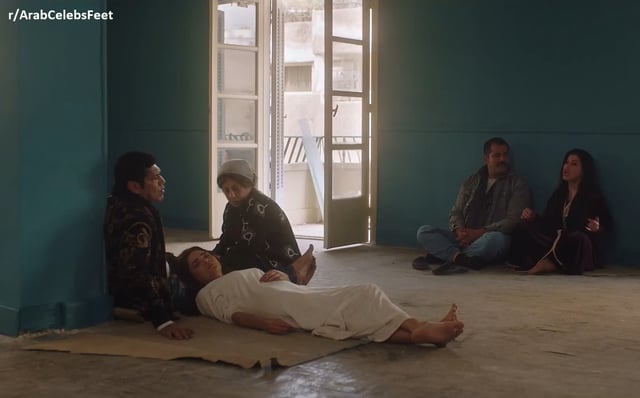 farrah yousef feet 5