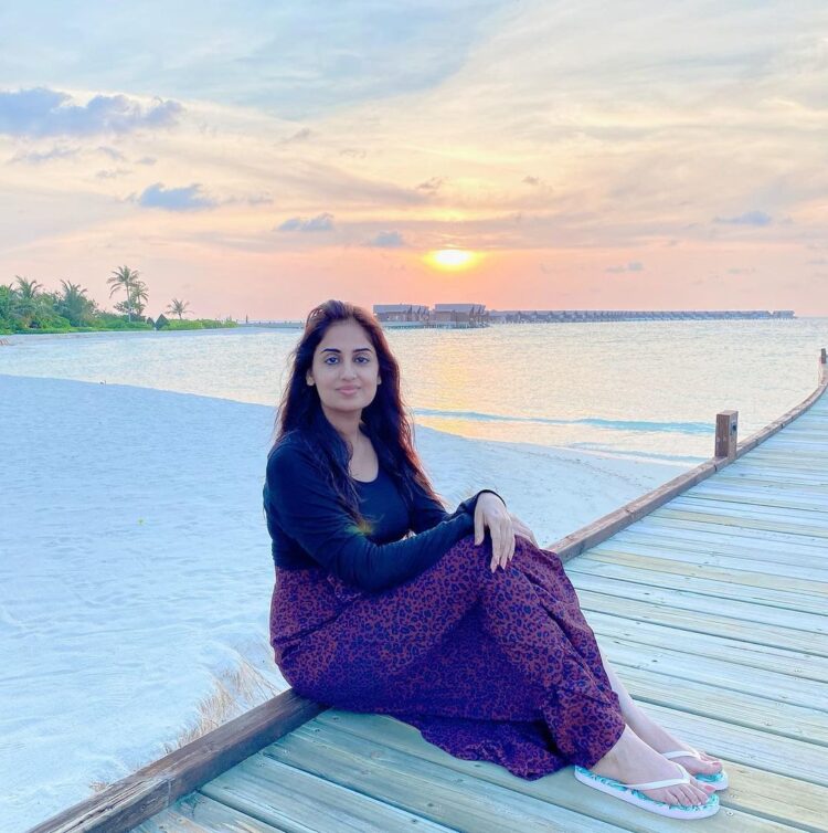 farrah yousef feet 6