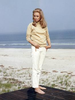 faye dunaway feet 2