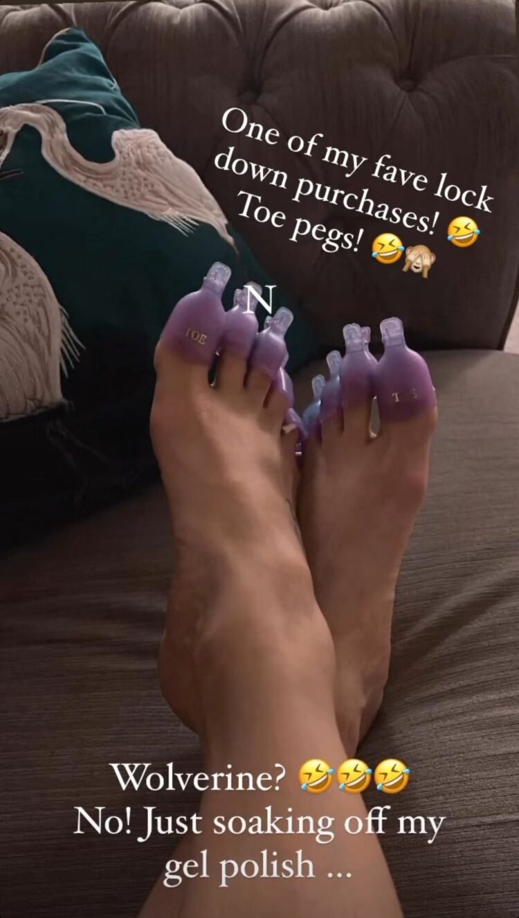 faye tozer feet 5