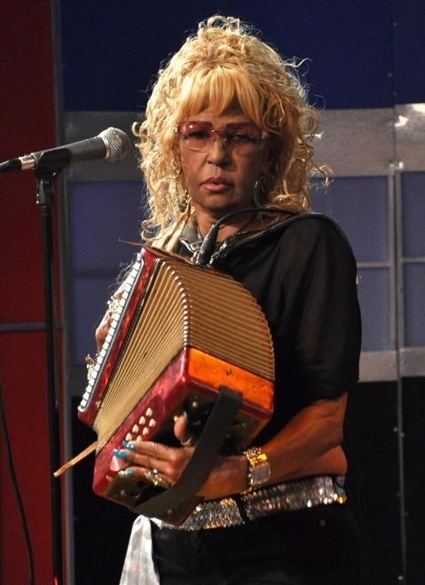 fefita la grande feet 5