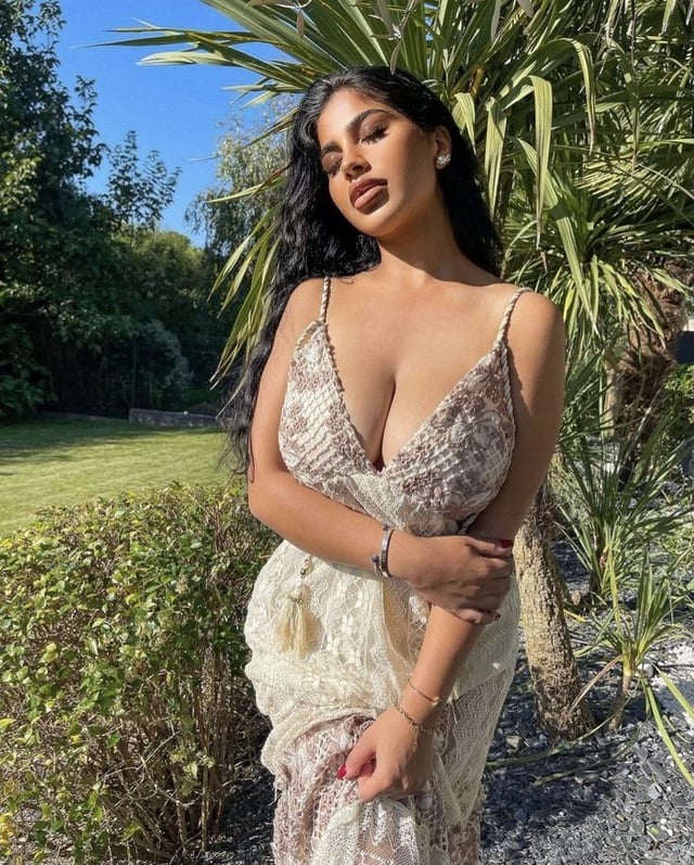 feliccia taskiran feet 3