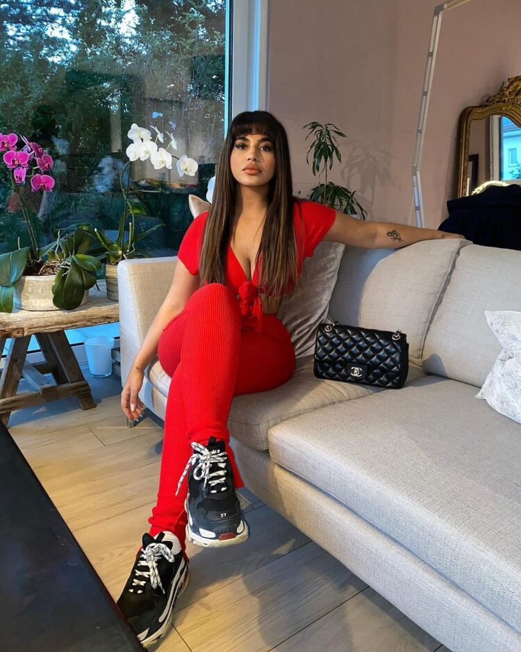 feliccia taskiran feet 4