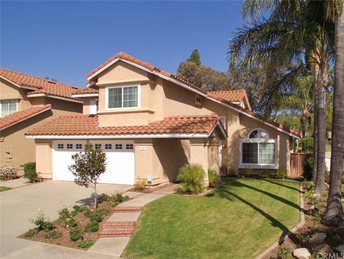 felicia agatha feet 4