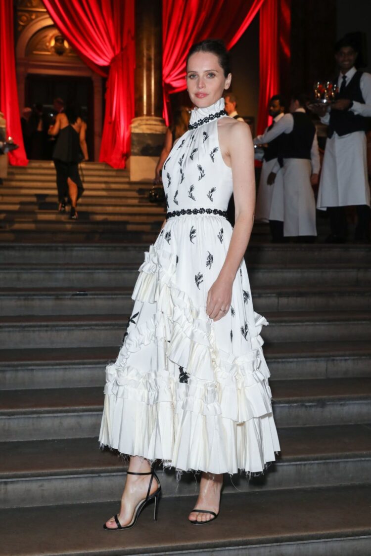 felicia jones feet 3