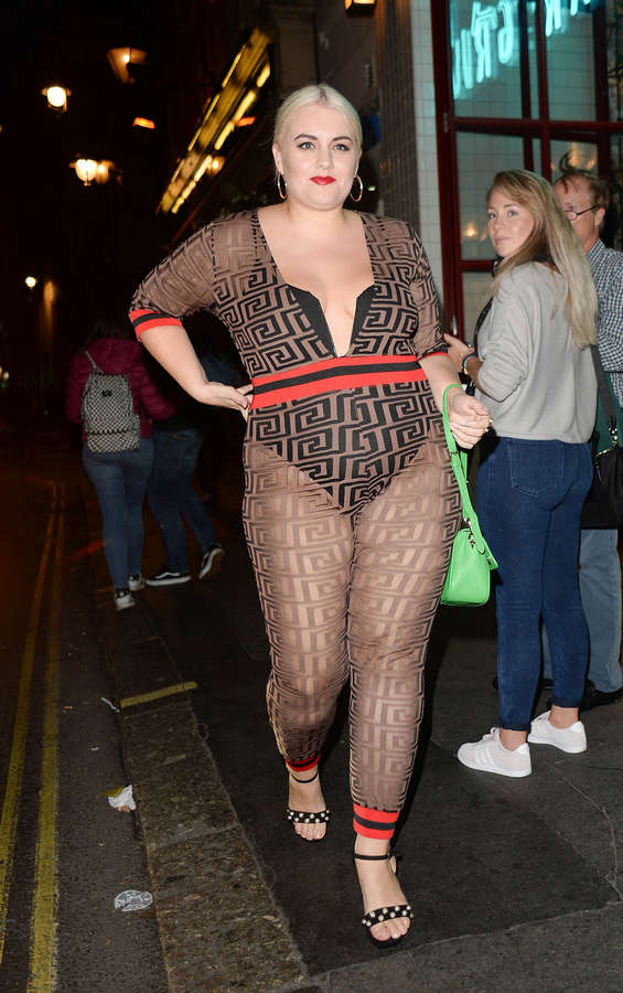 felicity harfin feet