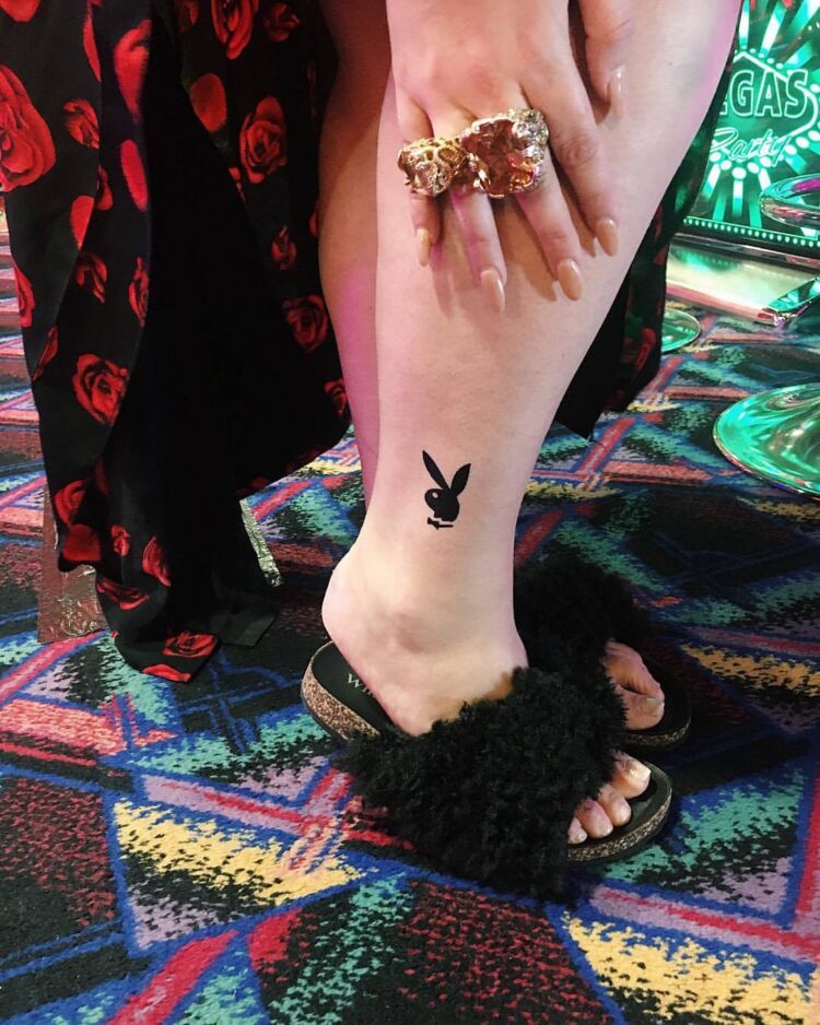 felicity hayward feet 3