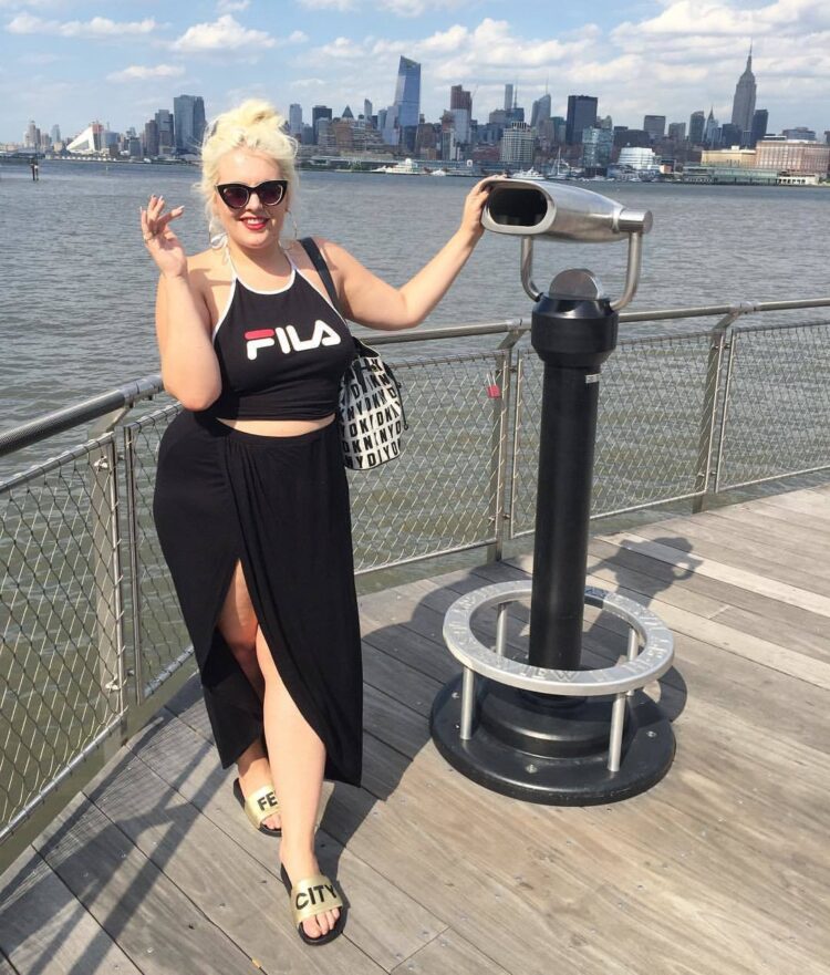 felicity hayward feet 4