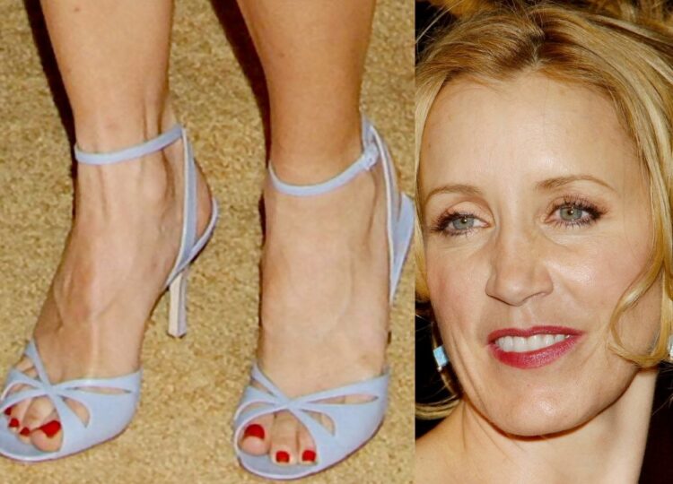 felicity huffman feet 5