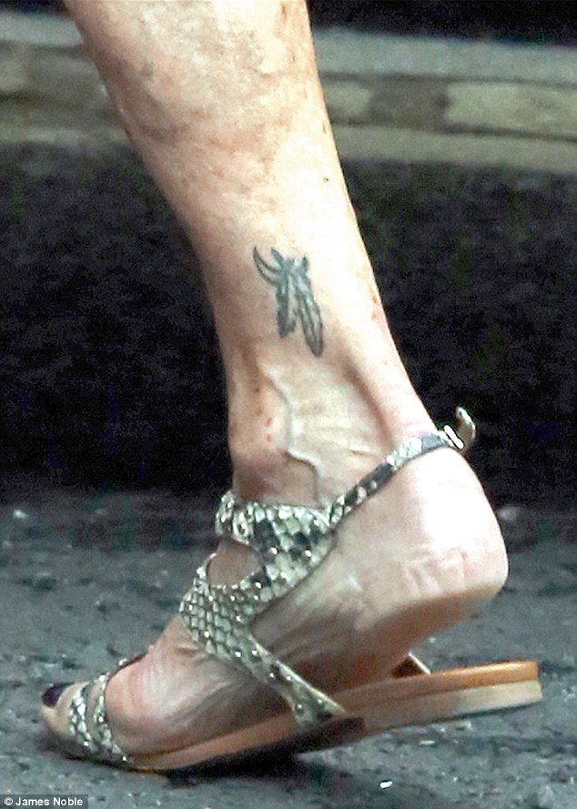 felicity kendal feet 1