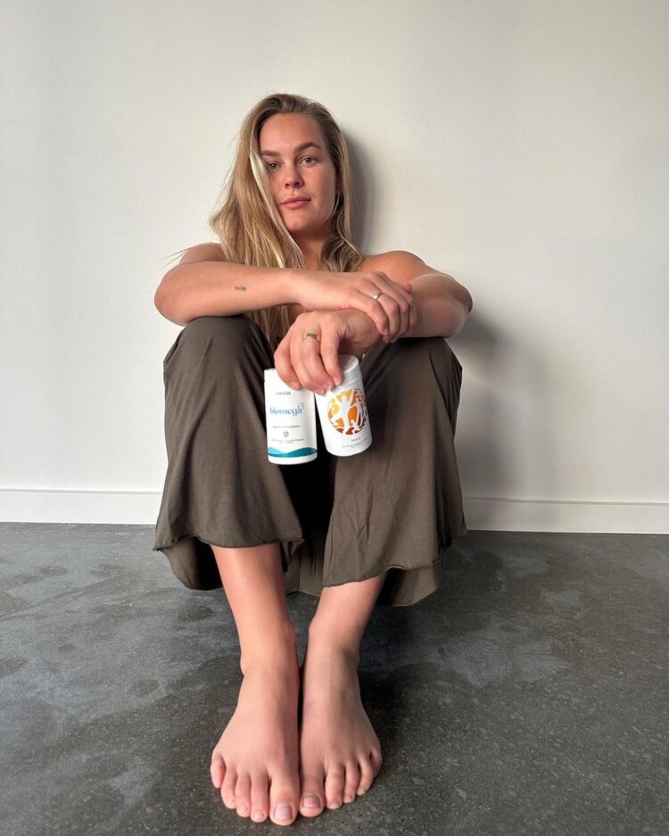 felicity palmateer feet 1