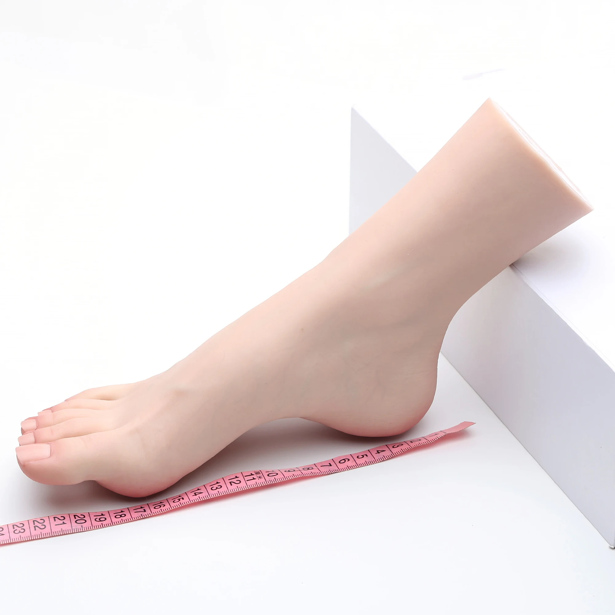 femme de bloom feet 3